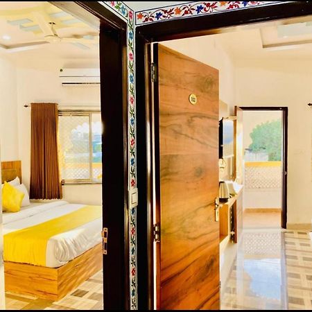 Vallabhgarh A Lake Facing Balcony Udaipur Exterior foto